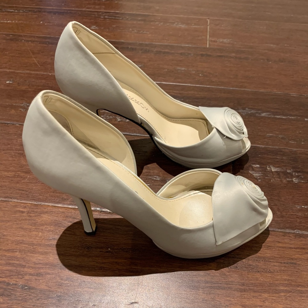 Light gray/silver peep toe heels - size 7.5